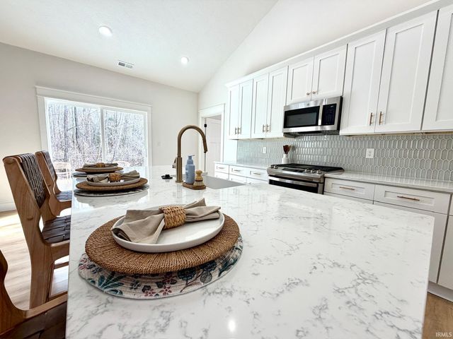 917 S Lantern Lane, Ellettsville, IN 47429