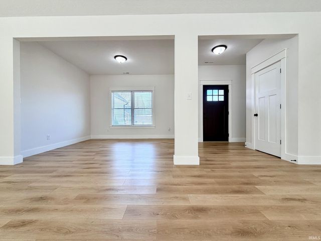 917 S Lantern Lane, Ellettsville, IN 47429