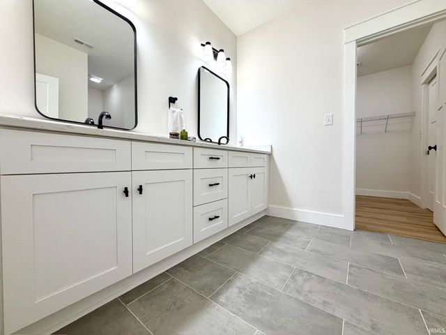 917 S Lantern Lane, Ellettsville, IN 47429