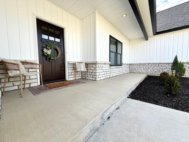 917 S Lantern Lane, Ellettsville, IN 47429