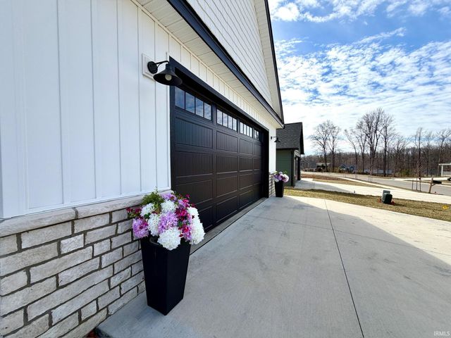 917 S Lantern Lane, Ellettsville, IN 47429