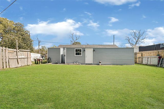 4110 Fuqua Street, Bacliff, TX 77518