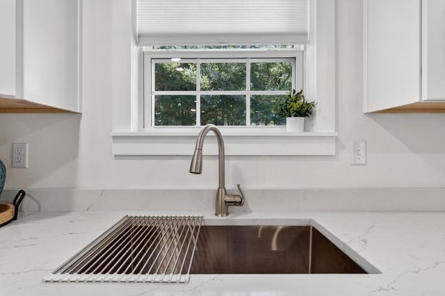 4734 Haybarn Road, Holt, FL 32564