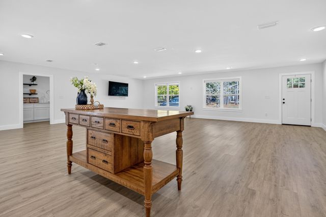 4734 Haybarn Road, Holt, FL 32564