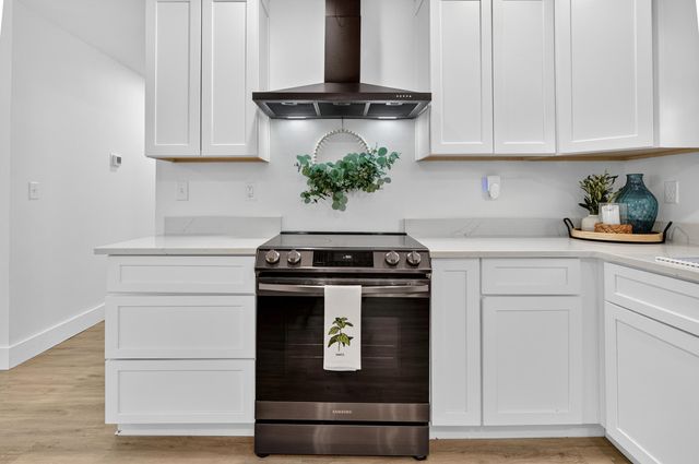 4734 Haybarn Road, Holt, FL 32564