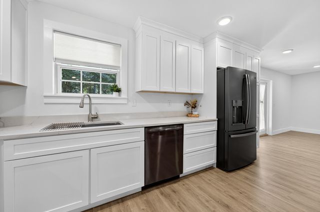 4734 Haybarn Road, Holt, FL 32564