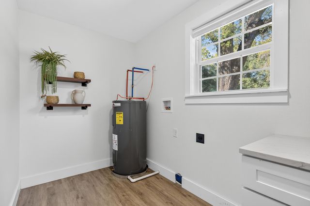 4734 Haybarn Road, Holt, FL 32564