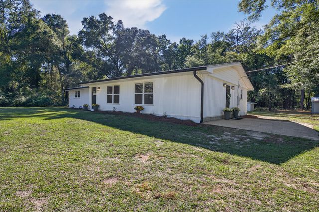 4734 Haybarn Road, Holt, FL 32564