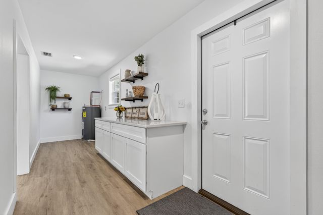 4734 Haybarn Road, Holt, FL 32564