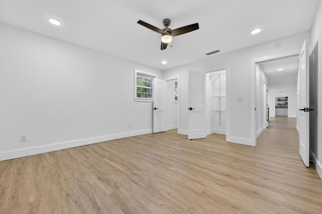 4734 Haybarn Road, Holt, FL 32564