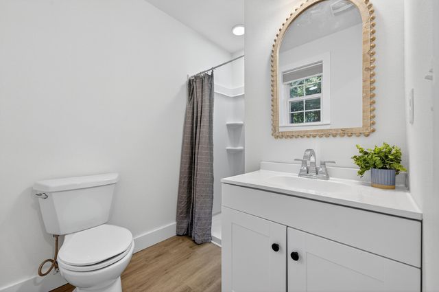 4734 Haybarn Road, Holt, FL 32564