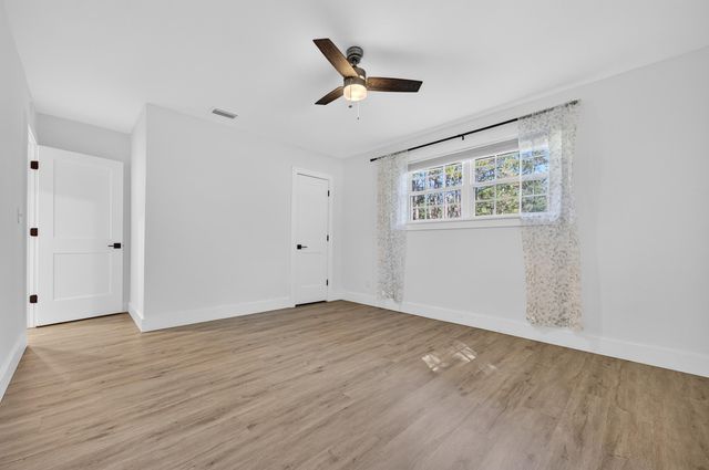 4734 Haybarn Road, Holt, FL 32564