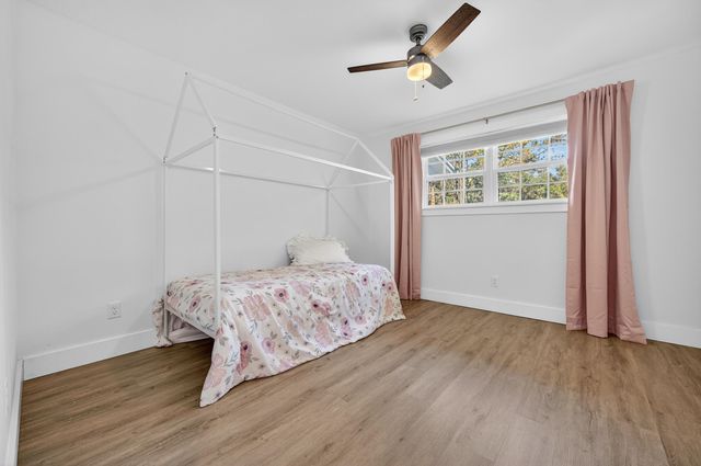 4734 Haybarn Road, Holt, FL 32564