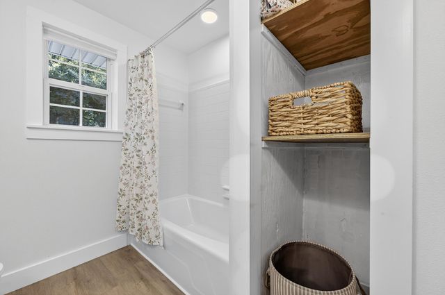 4734 Haybarn Road, Holt, FL 32564