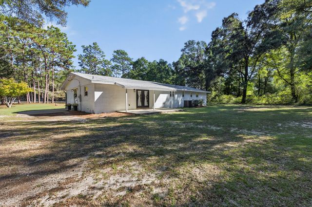 4734 Haybarn Road, Holt, FL 32564