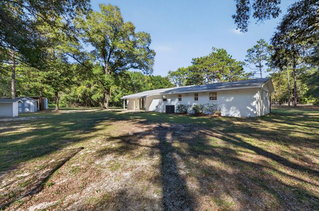 4734 Haybarn Road, Holt, FL 32564