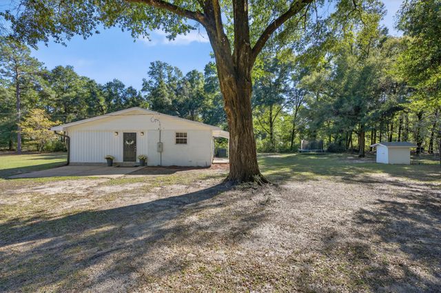 4734 Haybarn Road, Holt, FL 32564