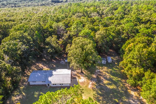 4734 Haybarn Road, Holt, FL 32564