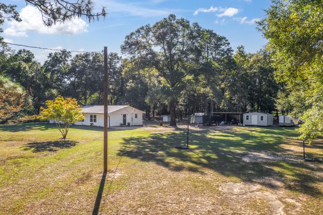 4734 Haybarn Road, Holt, FL 32564