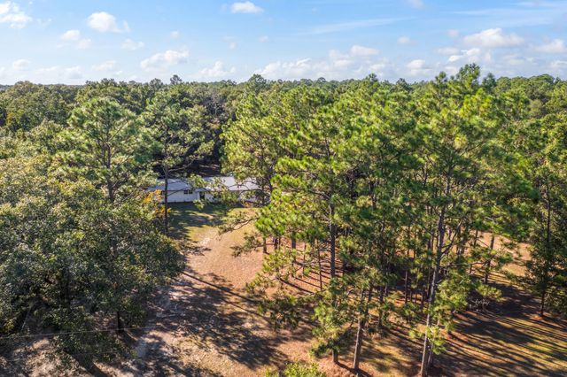 4734 Haybarn Road, Holt, FL 32564