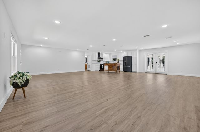 4734 Haybarn Road, Holt, FL 32564