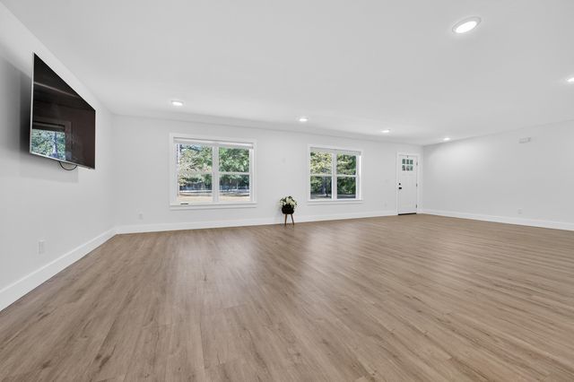 4734 Haybarn Road, Holt, FL 32564