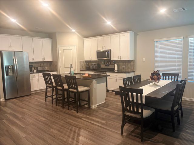 216 Luna Lane, Lake Dallas, TX 75065