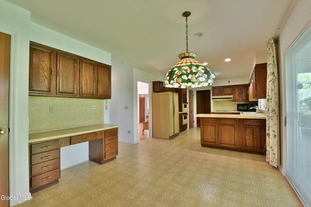 1205 Viewmont Drive, Niskayuna, NY 12309