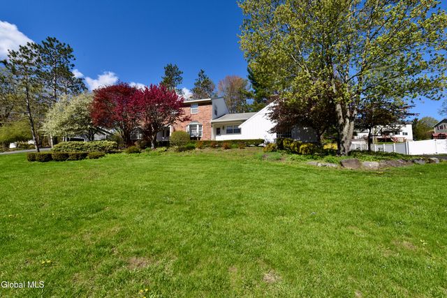 1205 Viewmont Drive, Niskayuna, NY 12309