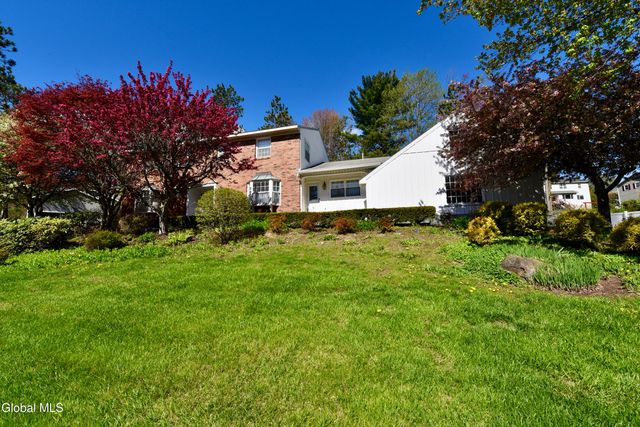 1205 Viewmont Drive, Niskayuna, NY 12309