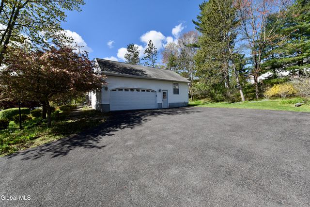 1205 Viewmont Drive, Niskayuna, NY 12309