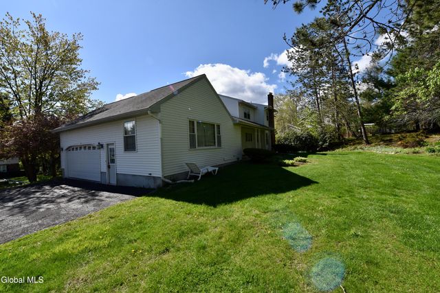 1205 Viewmont Drive, Niskayuna, NY 12309
