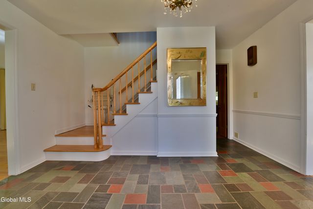 1205 Viewmont Drive, Niskayuna, NY 12309