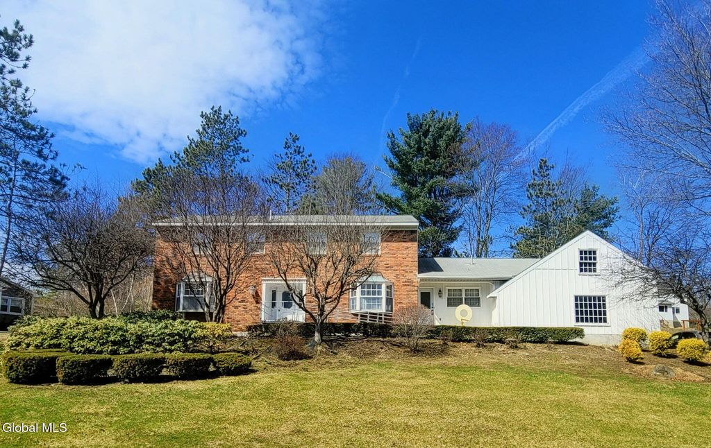 1205 Viewmont Drive, Niskayuna, NY 12309