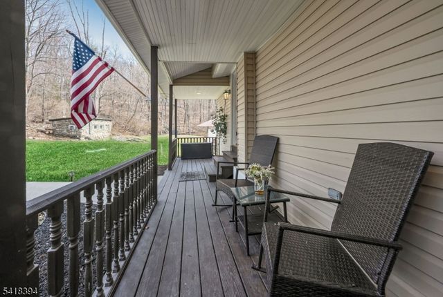27 Mountain Ave, Wanaque Boro, NJ 07465