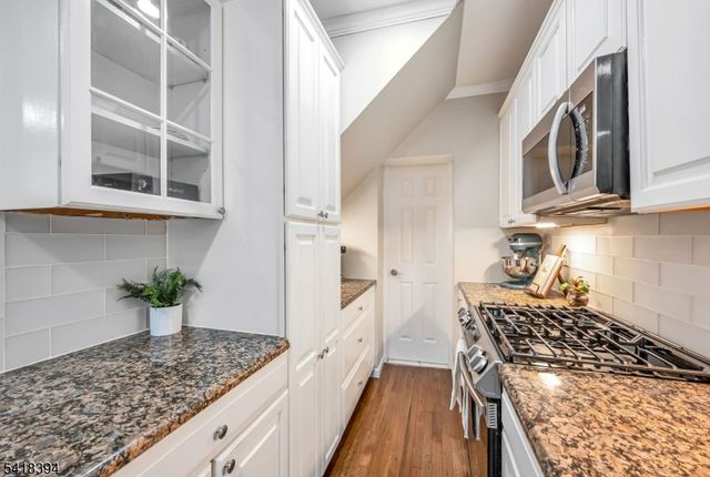 27 Mountain Ave, Wanaque Boro, NJ 07465