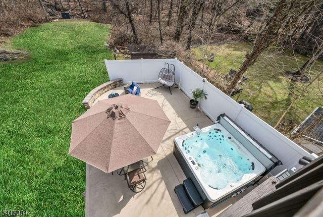 27 Mountain Ave, Wanaque Boro, NJ 07465