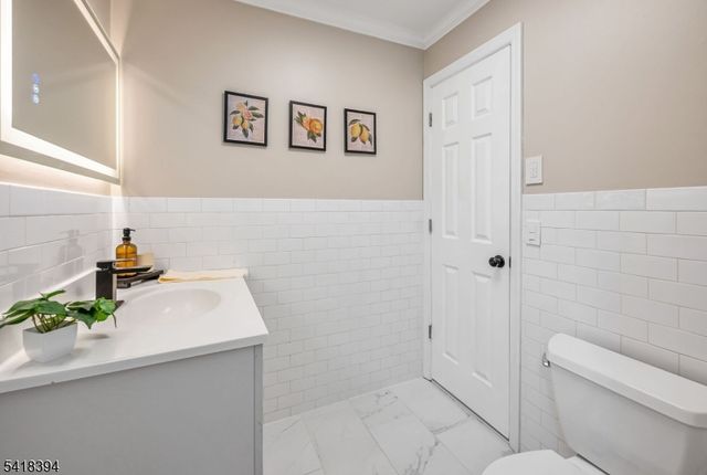 27 Mountain Ave, Wanaque Boro, NJ 07465