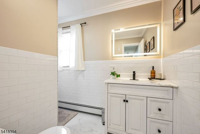 27 Mountain Ave, Wanaque Boro, NJ 07465