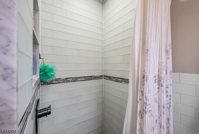 27 Mountain Ave, Wanaque Boro, NJ 07465