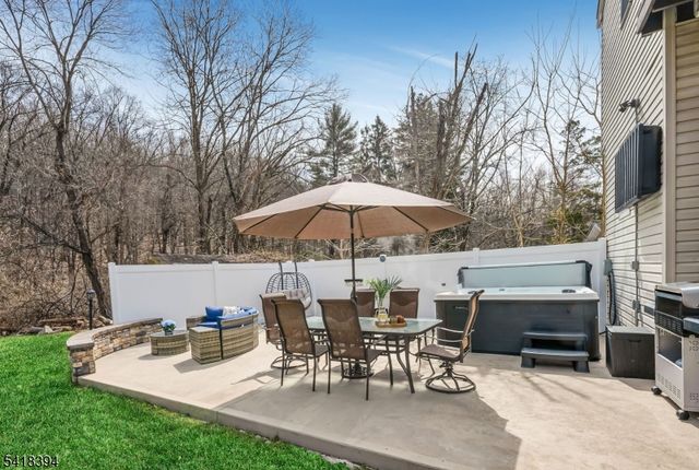 27 Mountain Ave, Wanaque Boro, NJ 07465