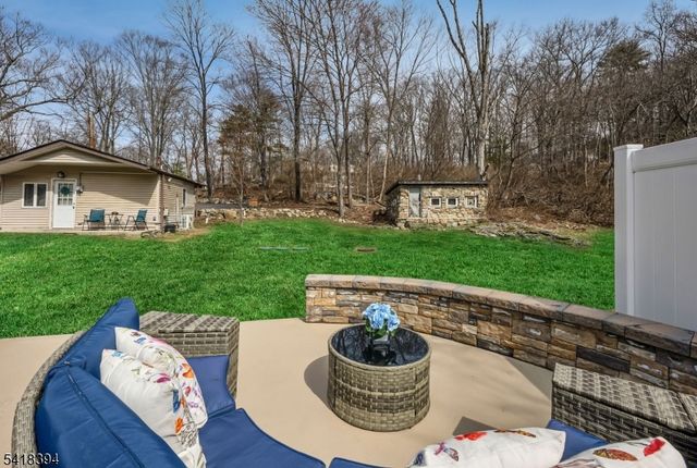 27 Mountain Ave, Wanaque Boro, NJ 07465