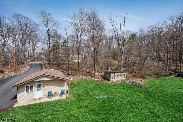 27 Mountain Ave, Wanaque Boro, NJ 07465