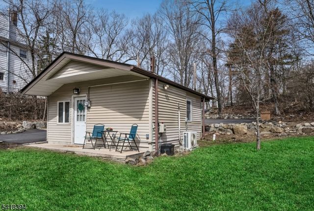 27 Mountain Ave, Wanaque Boro, NJ 07465