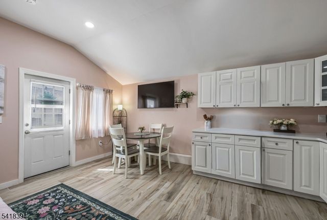 27 Mountain Ave, Wanaque Boro, NJ 07465