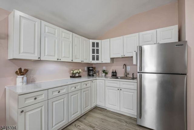 27 Mountain Ave, Wanaque Boro, NJ 07465