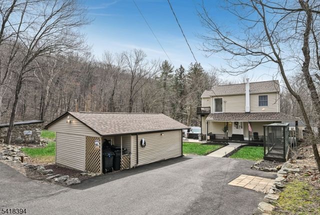27 Mountain Ave, Wanaque Boro, NJ 07465