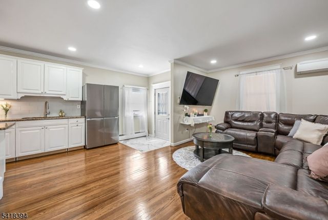 27 Mountain Ave, Wanaque Boro, NJ 07465