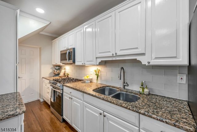 27 Mountain Ave, Wanaque Boro, NJ 07465