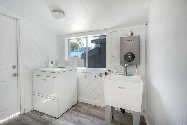 1524 N Coast Hwy 101, Encinitas, CA 92024